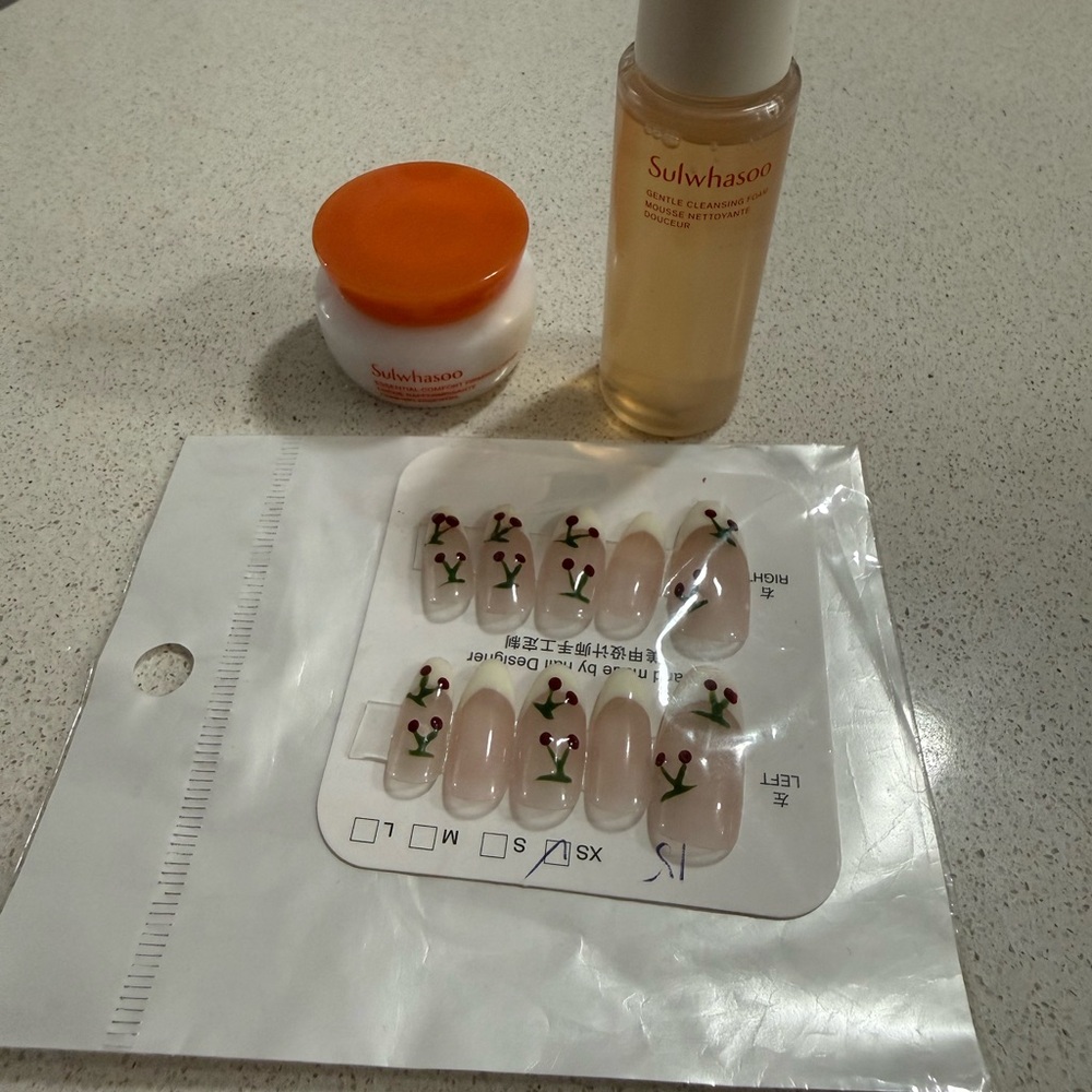 Sulwhasoo Mini Travel Skincare Set with Floral Stick on Nails